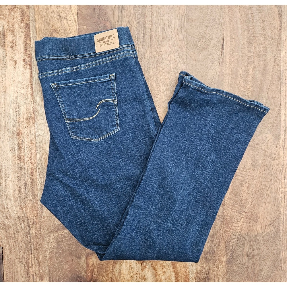 Signature by Levi Strauss Jeans Womens 35x30 Totally Shaping Pull-On Bootcut